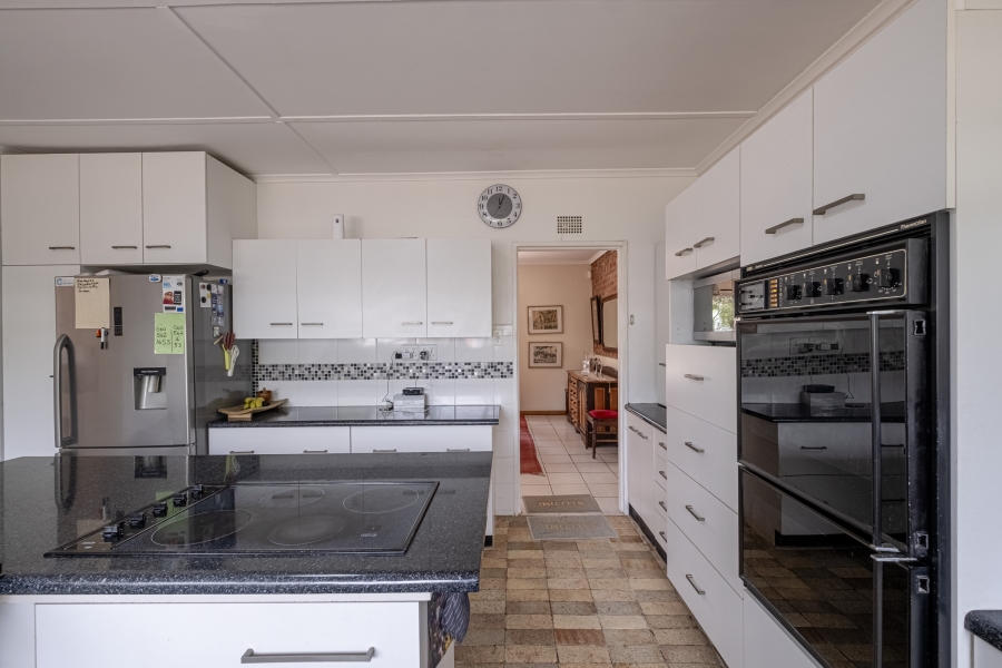 4 Bedroom Property for Sale in Summerstrand Eastern Cape